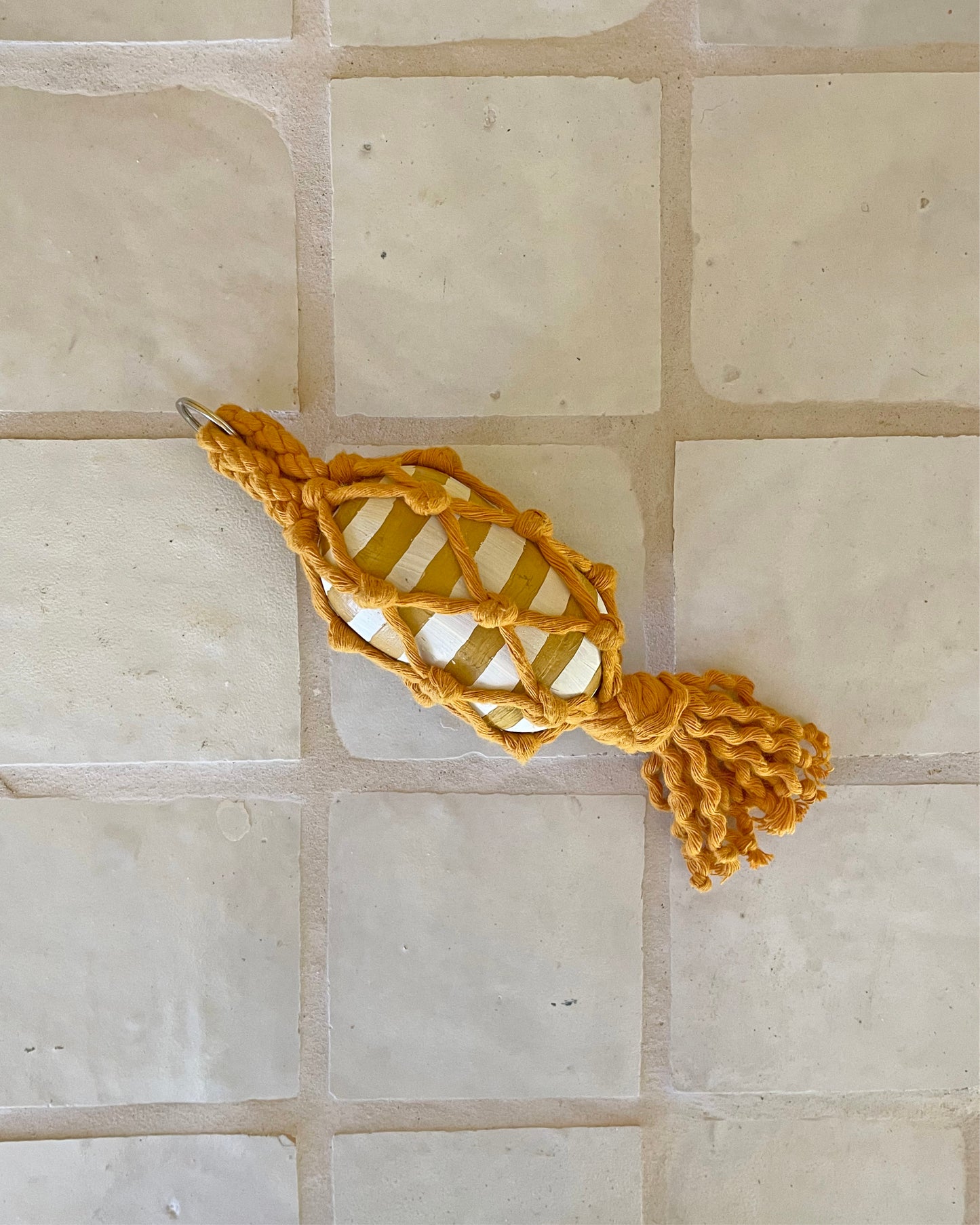 FISHERMAN KEY RING MUSTARD & WHITE